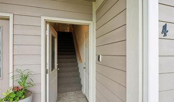 2406 NE Oak Dr 4, Ankeny, IA 50021