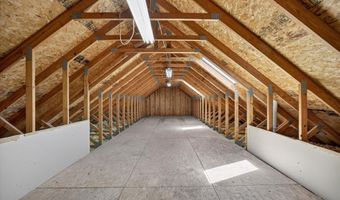 646 S Country Estates Ln, Bloomfield, IN 47424