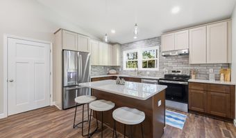 395 DELORIS Rd, Basye, VA 22810