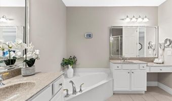 324 Meadowbrook Country Club Est, Ballwin, MO 63011