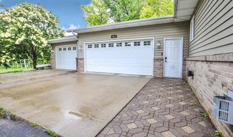 1977 Country Ln, Aberdeen, SD 57401