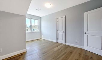 20 Kettle Point Ave, East Providence, RI 02914