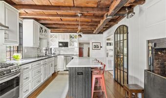 35 Second St, Newport, RI 02840