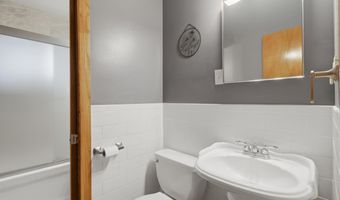 912 W Pleasant St, Aurora, MO 65605