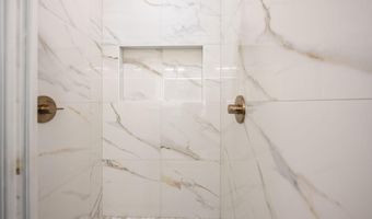 2001 N GEORGE MASON Dr, Arlington, VA 22207