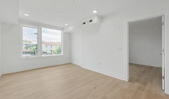 701 N HENRY St 213, Alexandria, VA 22314