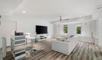 765 Falls Landing Ct, Alpharetta, GA 30022