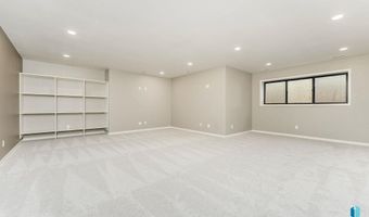 405 N Sunshine Ave, Brandon, SD 57005