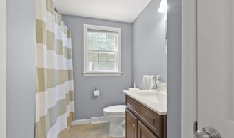 4 Thom Ave, Bourne, MA 02532
