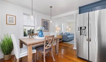 5 Tews Ct, Newport, RI 02840