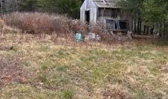 20 Monument Rd, Abbot, ME 04406