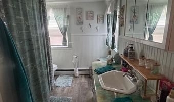 23 Rock St, Bristol, RI 02809