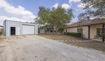 10863 La Vernia, Adkins, TX 78101