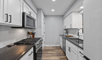 108 12th Ave SW, Altoona, IA 50009