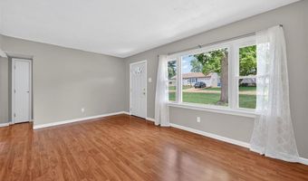 340 Hillcrest Blvd, Ballwin, MO 63021