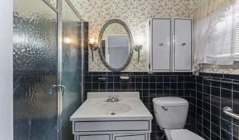 32 Brentwood Dr, Bloomfield, CT 06002