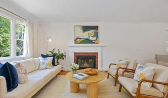 11 Pond Pl, Cos Cob, CT 06807