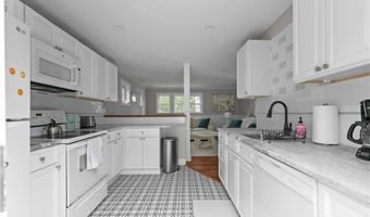 19 Warren Ave 19, Middletown, RI 02842