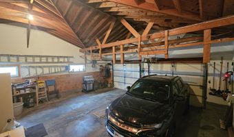 204 NE 21st Ave, Aberdeen, SD 57401