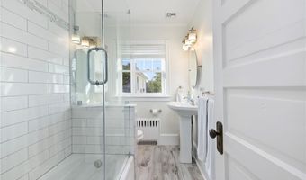 35 Hall Ave, Newport, RI 02840