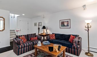 26 Lake Forest Dr, Burlington, VT 05401