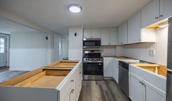 27 Flanders St, Auburn, ME 04210