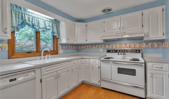 67 Castle Ct, Amherst, NY 14226