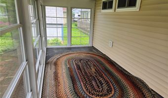 1857 Walnut Dr, Ashtabula, OH 44004