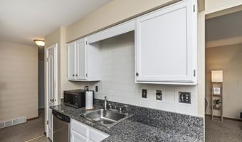 3 Woodside Dr, Albany, NY 12208