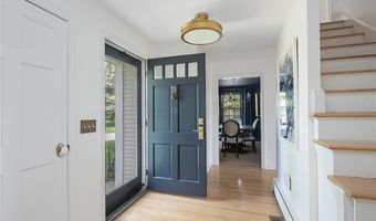 45 Meadowbrook Dr, Barrington, RI 02806