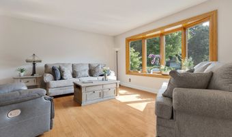 914 Scott St, Algonquin, IL 60102