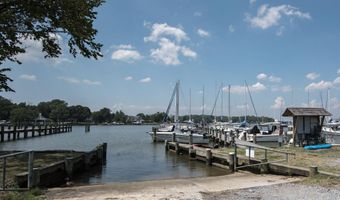 45 E LAKE Dr, Annapolis, MD 21403