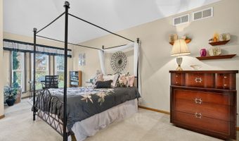 3610 Lakeview Dr, Algonquin, IL 60102