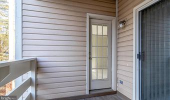 244 S REYNOLDS St 303, Alexandria, VA 22304