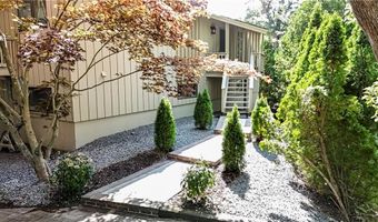 2 Buckingham St, Barrington, RI 02806