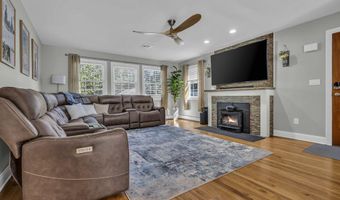 65 Shell St, Beachwood, NJ 08722