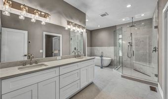 405 Club Dr W, Aurora, OH 44202