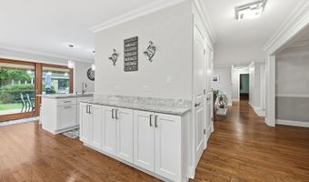 1132 S Fernandez Ave, Arlington Heights, IL 60005