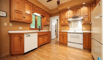 105 N 7th St, Beresford, SD 57004