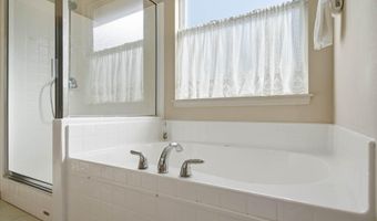 912 10th Avenue Pl, Altoona, IA 50009