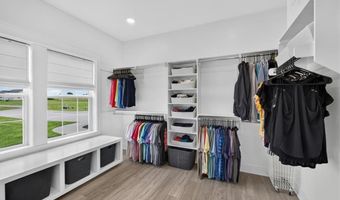 803 NE Lakota Dr, Adrian, MO 64720