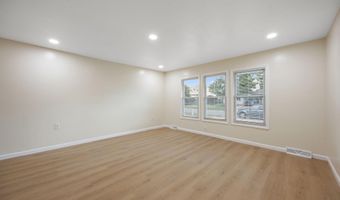 738 W BIRCHTREE Ln, Claymont, DE 19703