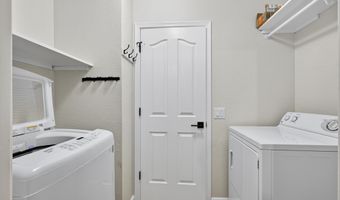 6831 S OAKMONT Dr, Chandler, AZ 85249
