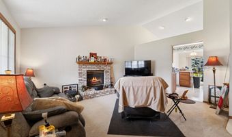 1670 W ROSELAWN Dr, Appleton, WI 54914