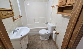 101 W Givens St, Abingdon, IL 61410