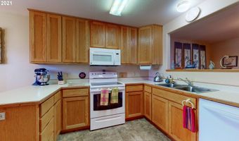 545 HASSETT St, Brookings, OR 97415