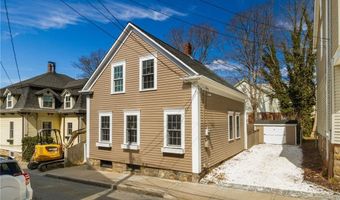 28 Extension St, Newport, RI 02840