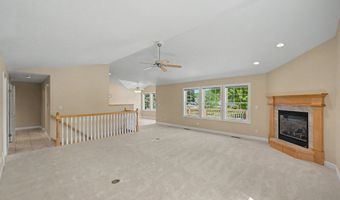 2821 Buckingham Ct, Ames, IA 50010