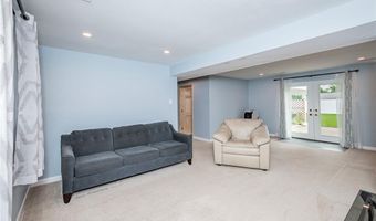 366 Sorrento Dr, Ballwin, MO 63021