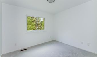 3999 Edmonton Ct, Ann Arbor, MI 48103